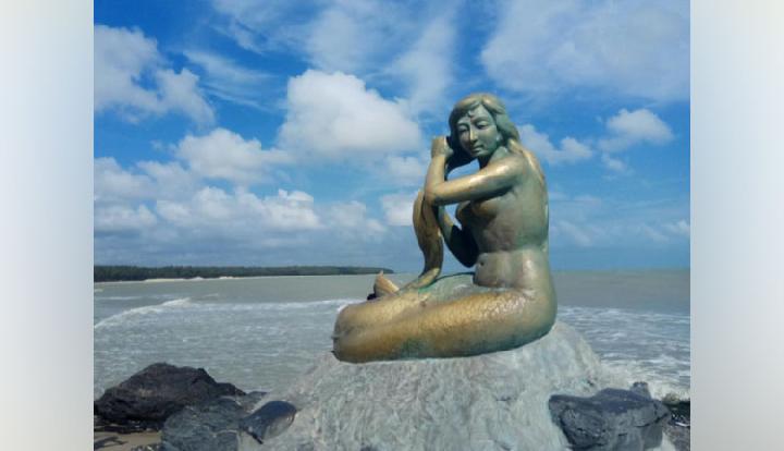 Patung The Golden Mermaid dan Mitos Jika Wisatawan Menyentuhnya